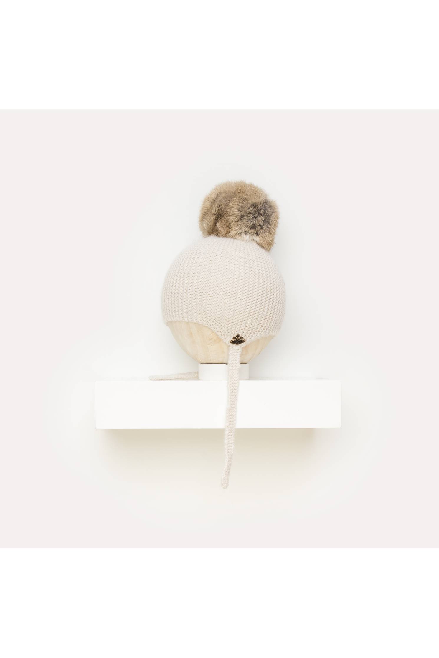 gorro aviador canastilla cashmere beige pompon rapado piedra