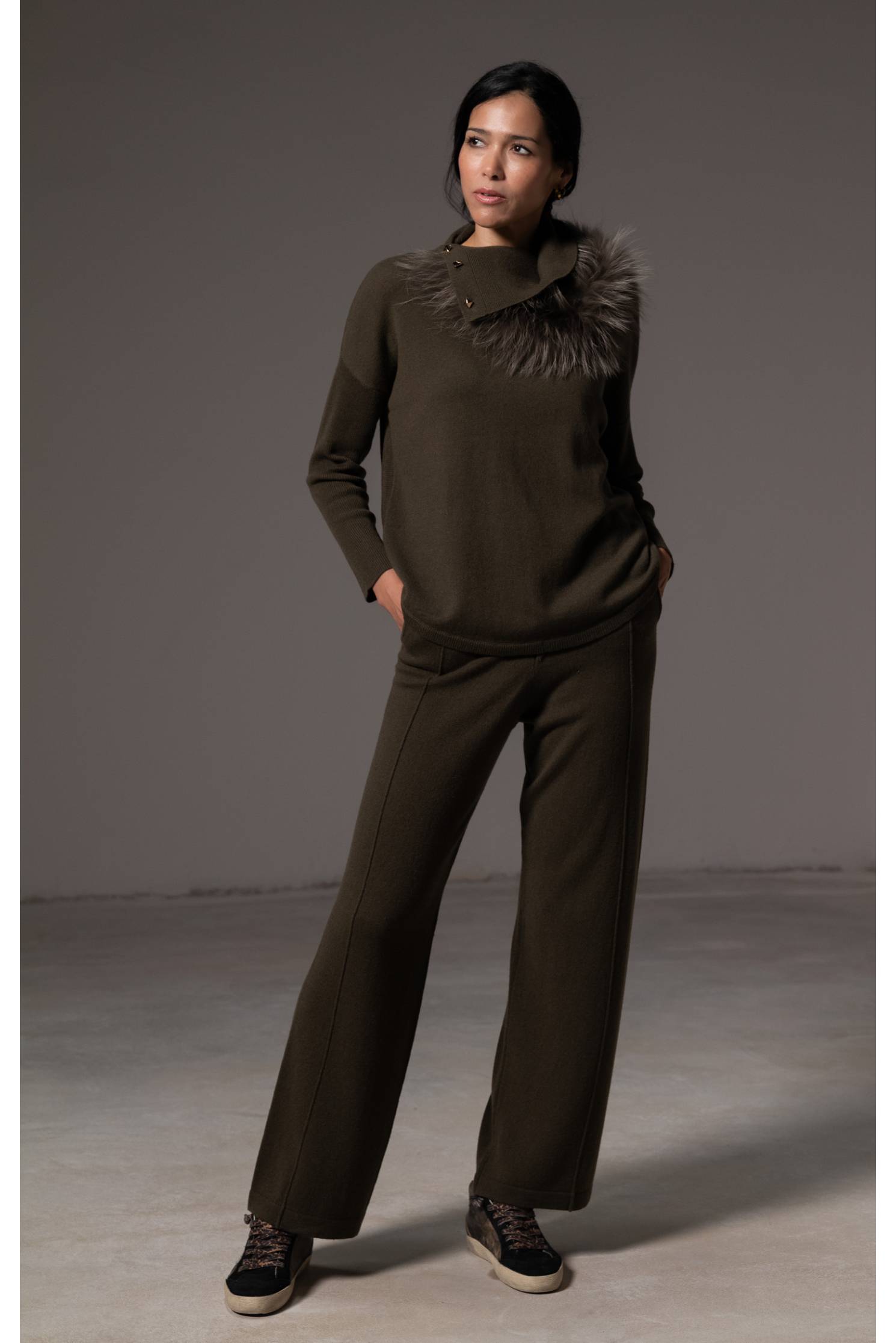 jersey cuello alto tachuelas cashmere army